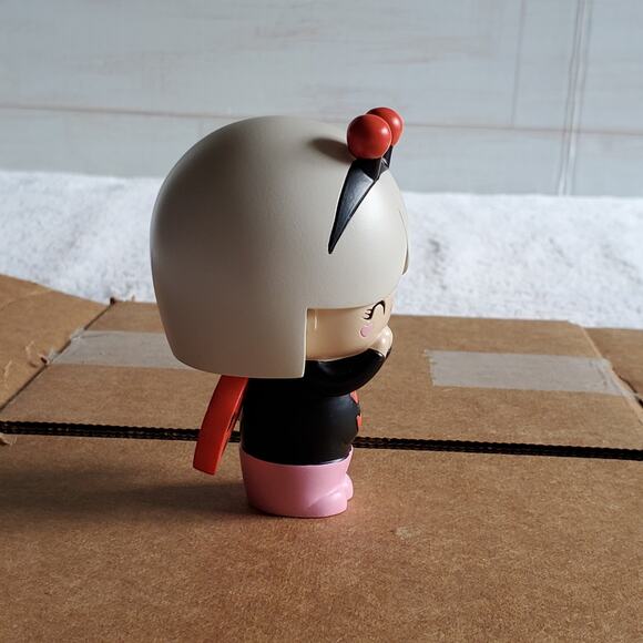 Momiji Doll Figurine Lucky Ladybug - Picture 3 of 4